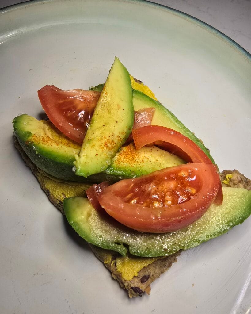 Cracker met avocado en tomaat - 178g groente