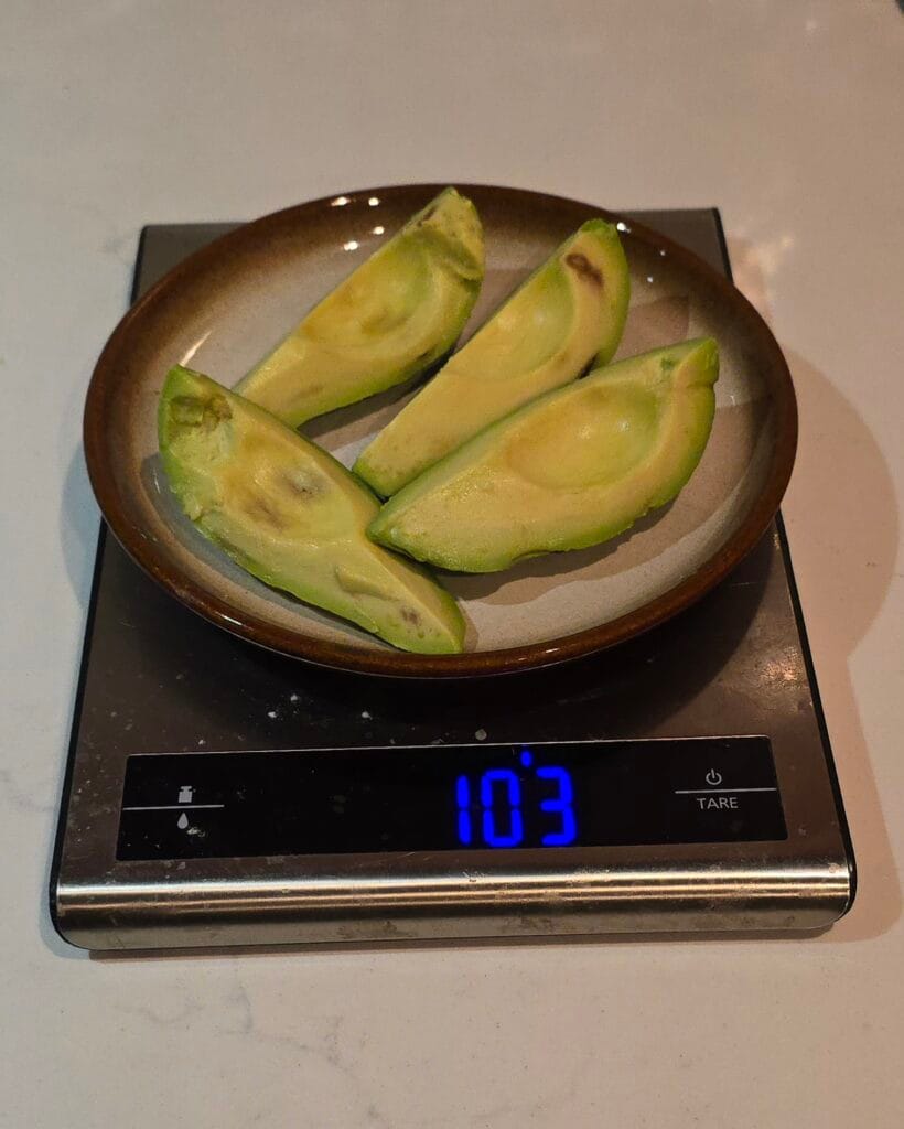 avocado op de weegschaal